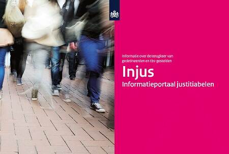 Mensen in beweging naast de tekst 'Injus'