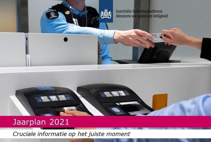 Controle met scan van vingerafdrukken van een reiziger