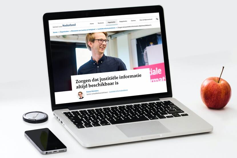 Afbeelding laptop met interview Ewout Reinders